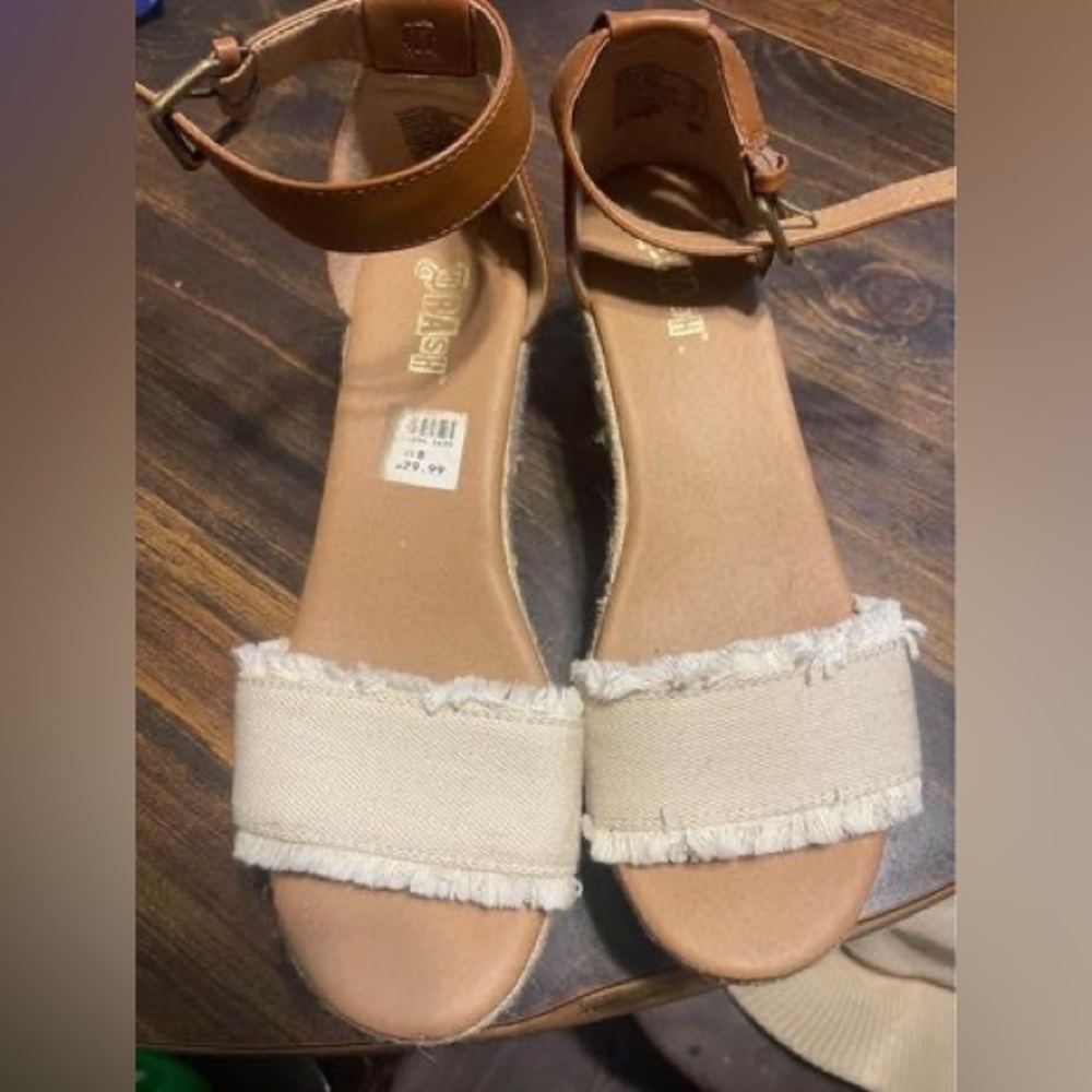 Tan/ Cream wedges